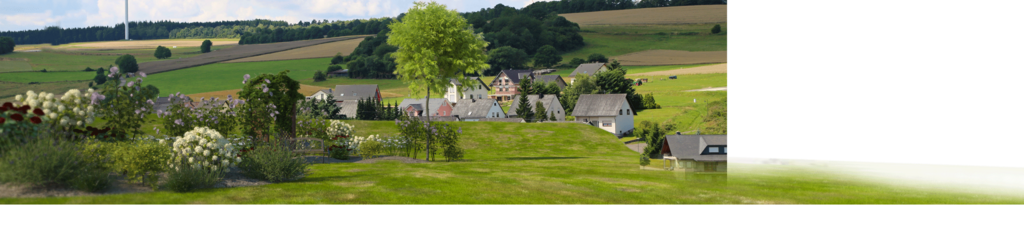 Landschap met groene heuvels, een dorpje en bloeiende planten op de voorgrond. Landschap met groene heuvels, een dorpje en bloeiende planten op de voorgrond.