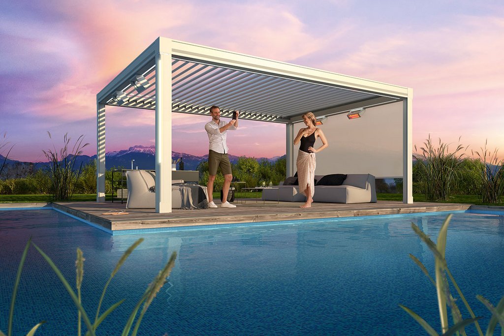 Terrassensituatie met een moderne overkapping boven een zwembad, omgeven door groen en een kleurrijke lucht. Terrassensituatie met een moderne overkapping boven een zwembad, omgeven door groen en een kleurrijke lucht.