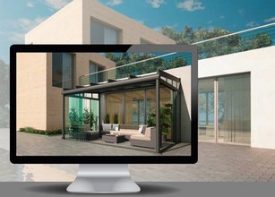 Een computerbeeldscherm met een moderne serrezonnescherm en terrassensituatie. 