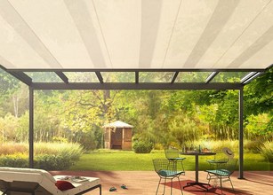 Een zorgeloze tijd onder uw terrasoverkapping doorbrengen – daar zorgt de Sottezza II voor. 